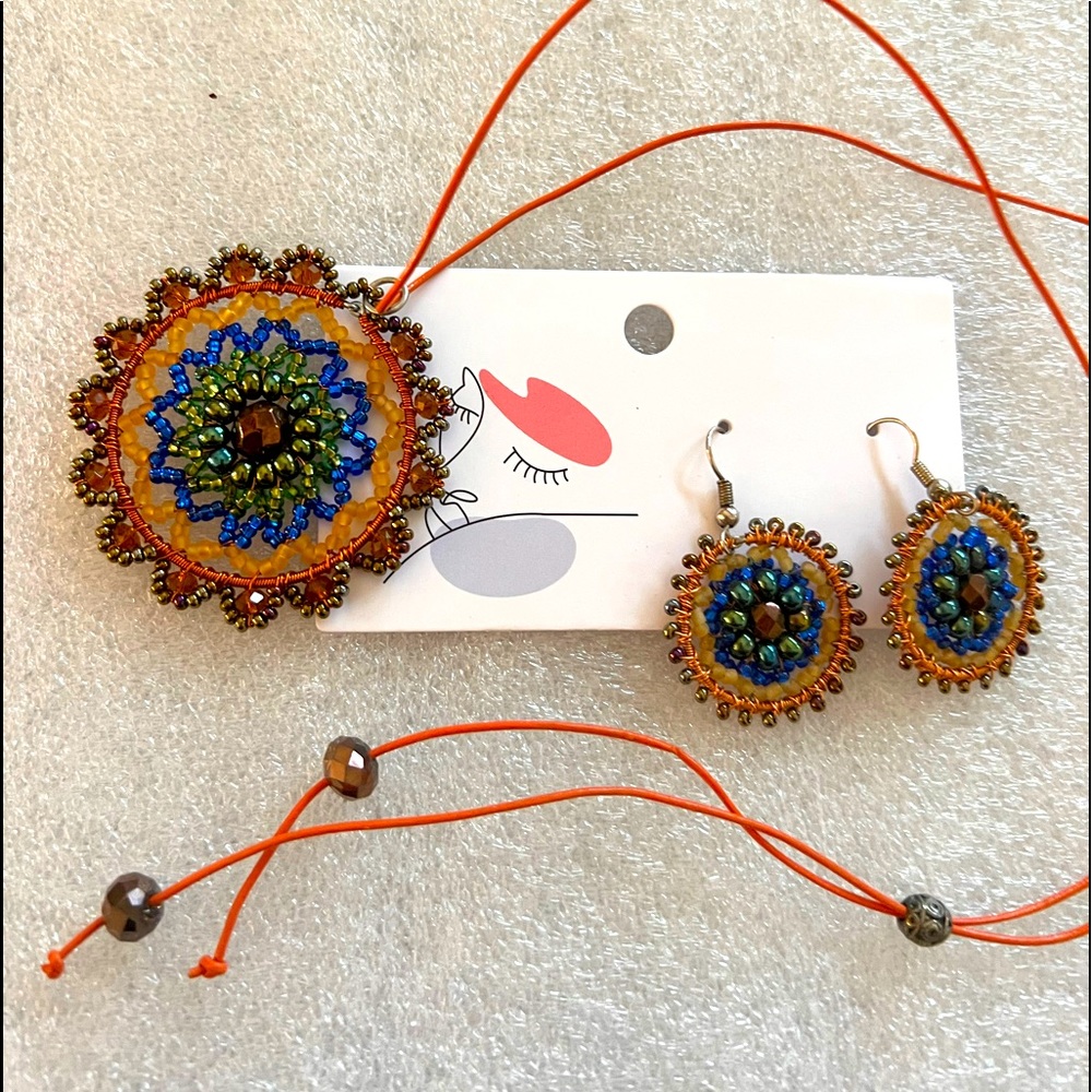 Beautiful necklace & earrings!